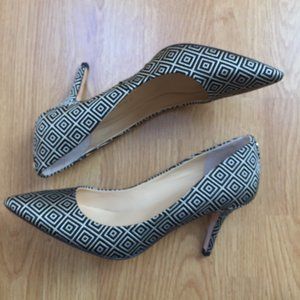 Black and Ivory geometric pattern fabric pumps